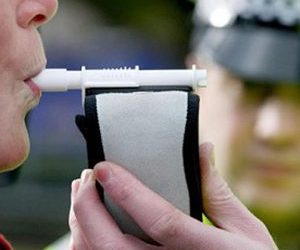 Если «надышал» в трубку ГАИшнику, то можно будет проверить на алкоголь.