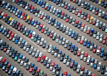 Платную парковочную зону в Петербурге будет развивать частный инвестор