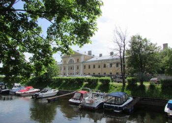 Кому помешала стоянка катеров на Карповке?