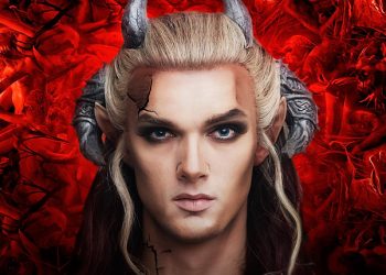 Петербуржцев напугал демон с рогами