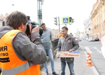 Автоэксперты назвали самые «убитые» дороги Петербурга