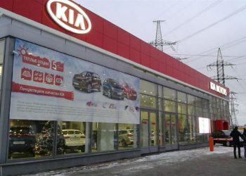 Мечта о новой иномарке привела 60 петербуржцев в полицию