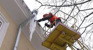 Сосулька разбила машину: как компенсировать ущерб