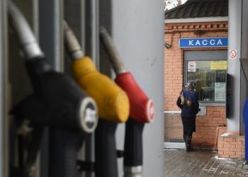 Росстандарт не сможет побороть недолив топлива на АЗС — мнение эксперта