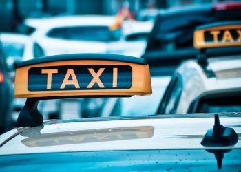 В такси со страховкой и по-русски