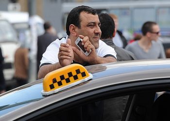 Эксперты призвали отказаться от услуг водителей из зарубежья