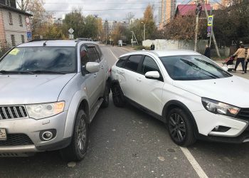 Петербурженка с двумя маленькими детьми попала в аварию и девять часов прождала полицию