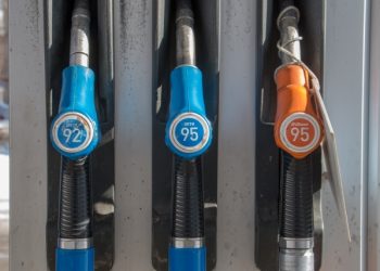 Лучше торговля пивом, чем дорогой бензин: эксперт о разрешениях для АЗС