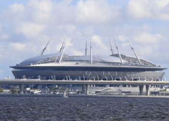 Пользователи ЗСД жалуются на рекламу «Зенита» у стадиона «Санкт-Петербург»