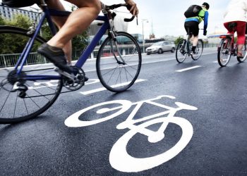 Автоэксперт раскритиковал поправки к ПДД, которые дают привилегии велосипедистам