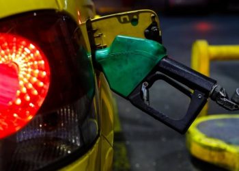 Новые правила продажи бензина не помогут бороться с недоливом топлива на АЗС— автоэксперт