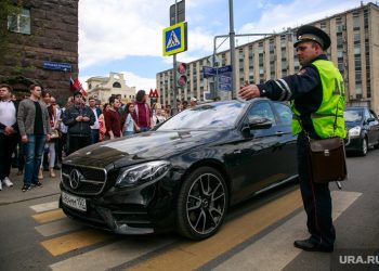 Владельцев жигулей могут обязать платить налог обладателям мерседесов