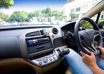 Летом владельцев праворульных авто ждут проблемы