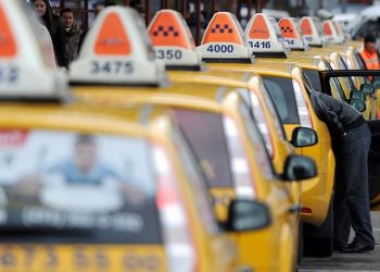 «Не спать за рулем!» Сервисы такси запускают систему контроля водителей, чтобы не позволить им перерабатывать