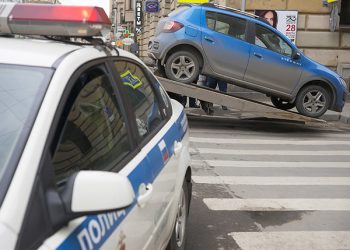 Парковочное возмездие. Милонов собирается реформировать систему принудительной эвакуации