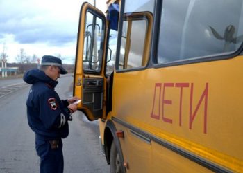 Эксперты оценили идею снизить допустимую скорость при перевозке детей