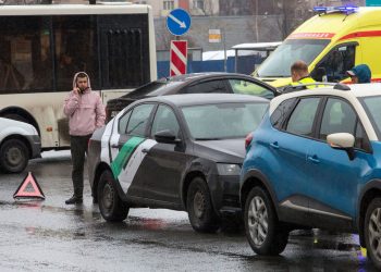 Аккаунт в каршеринге хотят выдавать через МФЦ: такие изменения готовит Госдума