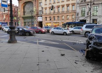 За три месяца 2019-го в ДТП на Невском погибло столько же людей, сколько за два предыдущих года. Что ГИБДД и активисты делают, чтобы обезопасить проспект