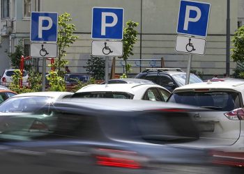 Нужна дифференциация: эксперт о проекте сужения парковочных мест