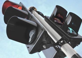 Кто тушит светофоры? Регулировщики стали чаще ломаться