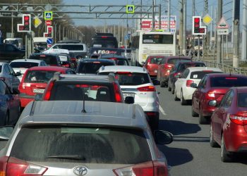 Общественники предлагают платить таксистам за отдых