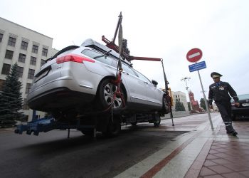 Смольный утвердил новый базовый тариф, при котором поездка на эвакуаторе и штрафстоянки обойдутся дороже