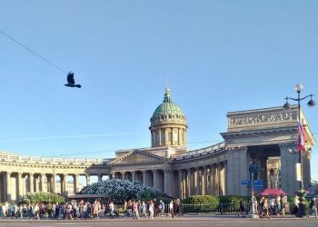 Приехать на Невский и умереть