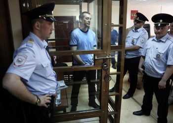 Правозащитник объяснил Лайфу, почему Захарченко мог стать «опасным заключённым»