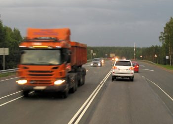 На трассах мало мест для отдыха: об ограничениях для водителей грузовиков