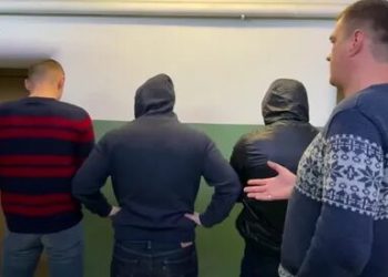 Фанаты «Зенита» попросили проверить, не обижают ли арестованных болельщиков «Спартака»