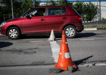 За парковку на газонах накажут тех, кто виноват