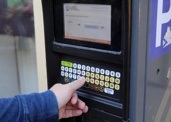 КРТИ выписал первые штрафы за неоплаченную платную парковку в Петербурге