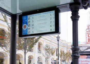 Не по карману: автобусным остановкам Петербурга ищут новый формат