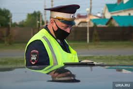 Лечить алкоголизм и выдавать «синие права»: о борьбе с нетрезвыми за рулём