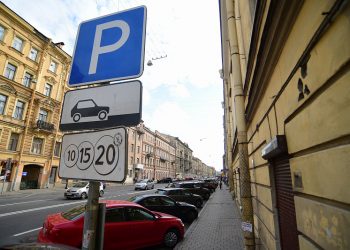 Как оспорить штрафы за платную парковку. Автовладельцы судятся со Смольным