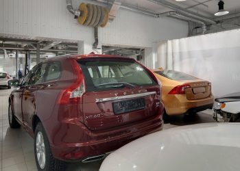 Автодилер в Петербурге покрыл долги деньгами клиентов