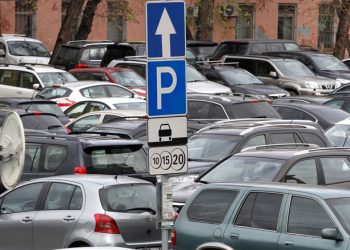 Милонов назвал фантастической идею объединения системы оплаты парковок Москвы и Санкт-Петербурга