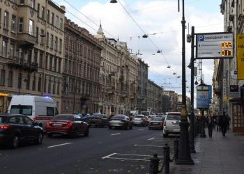 На Рубинштейна тоже: платная парковка пойдёт на расширение в центре Петербурга