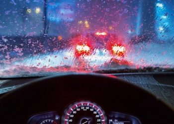 Массовые аварии происходят в десятках регионов страны из-за гололеда