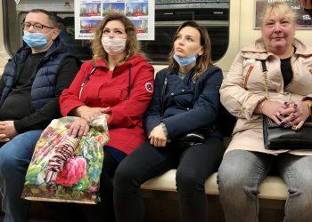 Петербуржцам объяснили, кто виноват в конфликтах из-за масок в транспорте