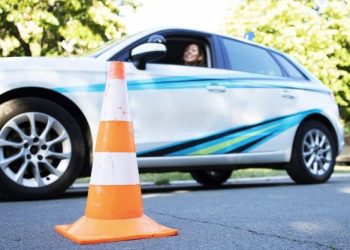 Ученикам автошкол придется добирать часы практики за свои деньги