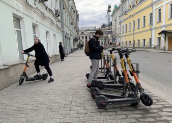 «Пьяным доехать до дома»: электросамокаты решили приравнять к скутерам