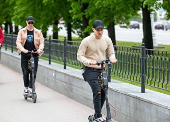 ДОГОНЯЛИСЬ ДО ЗАПРЕТОВ: КАКАЯ СУДЬБА ЖДЁТ ЭЛЕКТРОСАМОКАТЫ В ПЕТЕРБУРГЕ?