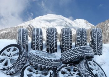 Петербуржцам посоветовали лучшее время для смены летней резины на зимнюю