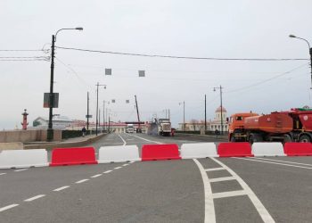 Соломку не подстелили? Транспортный коллапс после закрытия Биржевого моста сковал Петербург
