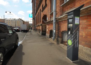 Автоэксперт Холодов: «В Петербурге за парковку платили жители, не имеющие машин»