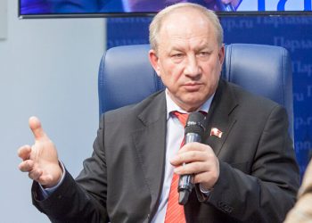 Автоэксперт Холодов о казусе депутата Рашкина: «Всего две буквы, но какие важные»