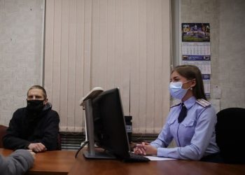 Менеджер стал дворником, наркоман — электриком: три тысячи петербуржцев за год попали на исправительные работы