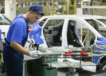 Российские авто могут стать менее экологичными и безопасными