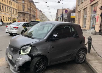 ДТП на Литейном спровоцировал резкий маневр прокурора на «Лексусе»